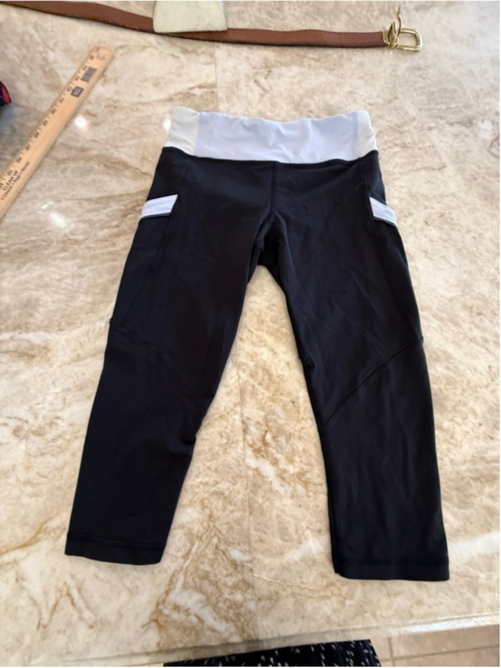 Lululemon Black Light Blue Capris Size 4, Lululemon Run: Mod Moves crop leggings